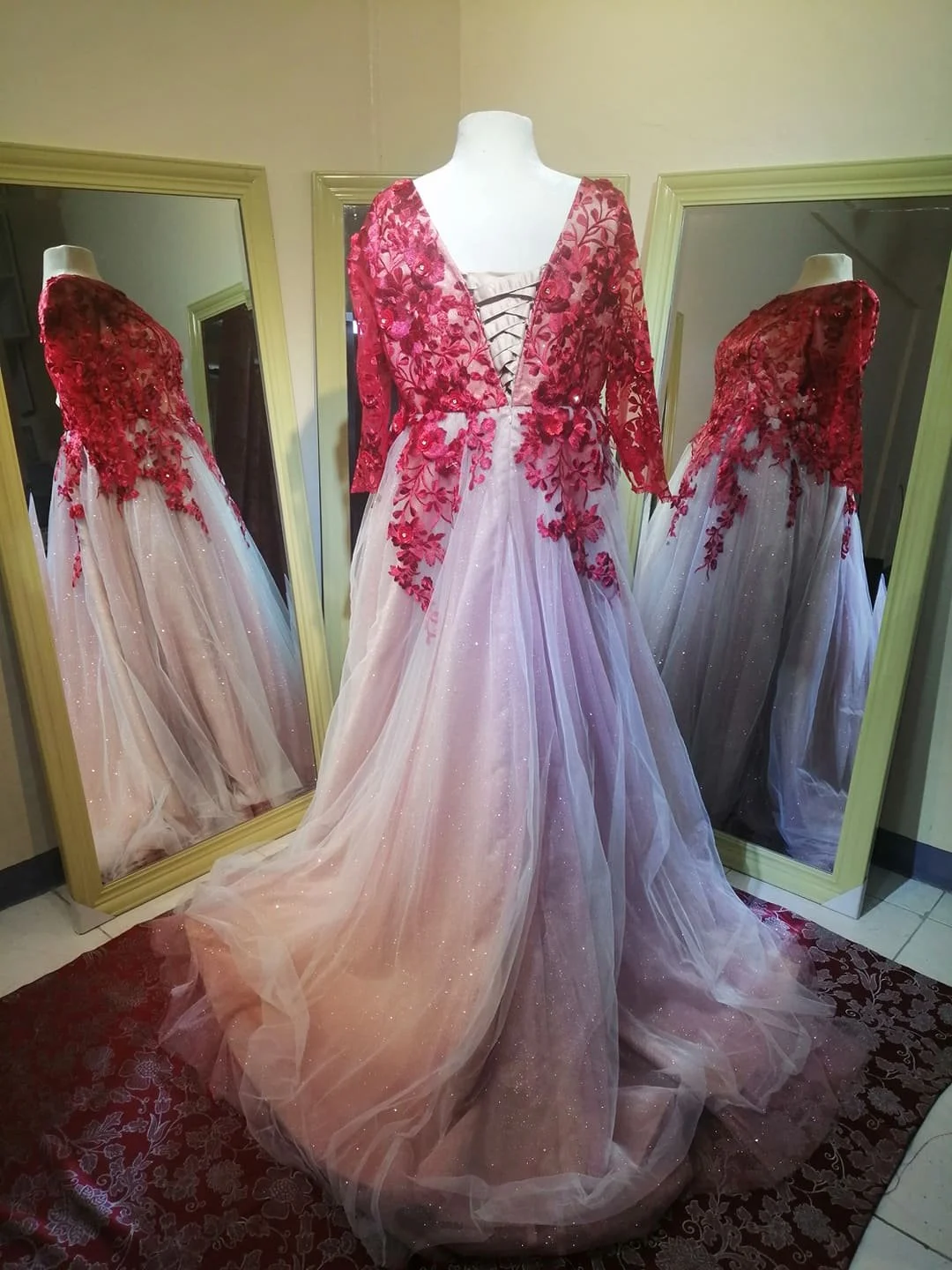 Red and white lace 2025 wedding dresses
